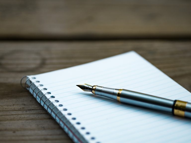 Bien qu’un peu délaissé en période de rentrée scolaire, le stylo plume possède encore ses amateurs !