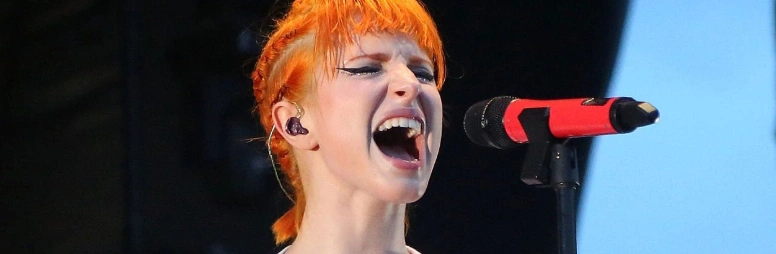 dinții lui hayley williams &icirc;n 2015