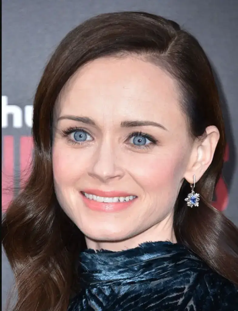dientes de alexis bledel en 2025