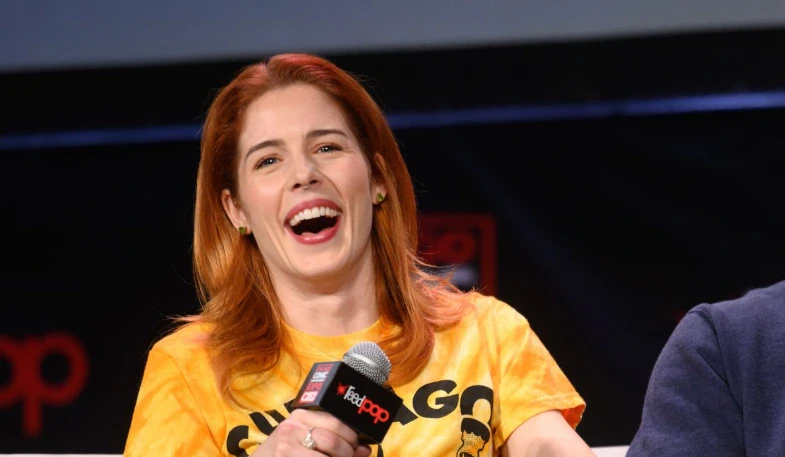 emily-bett-rickards-teeth-in-2020