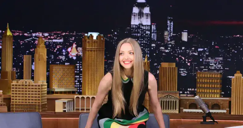 amanda-seyfried-teethe-in-2015