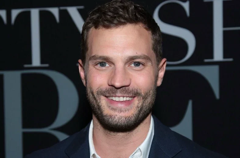 jamie-dornan-hollywood-smile