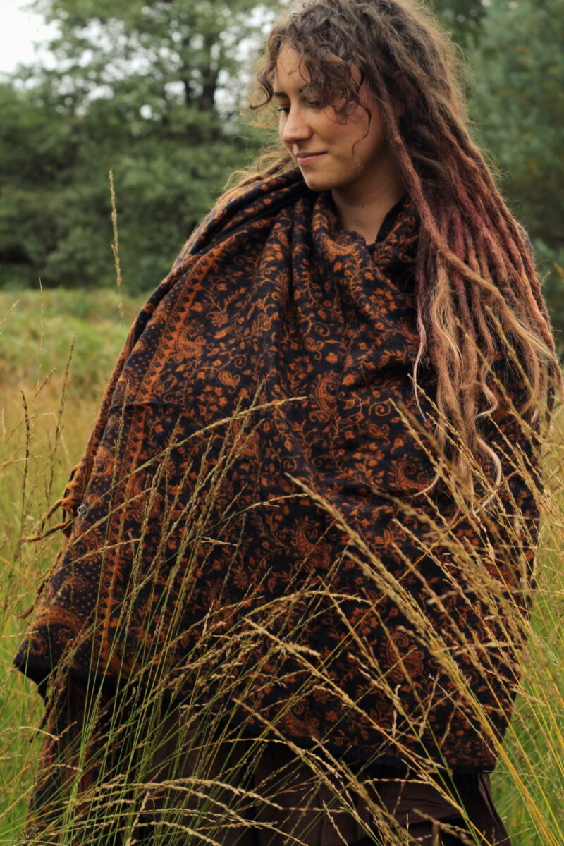 schal-paisley-poncho-yak-erdfarben