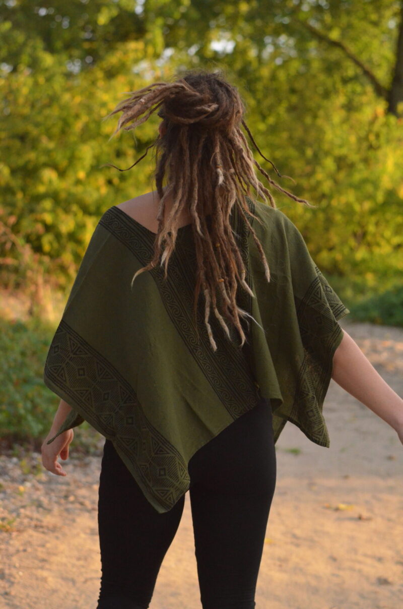 poncho-natuerlicher-look-fairfashion