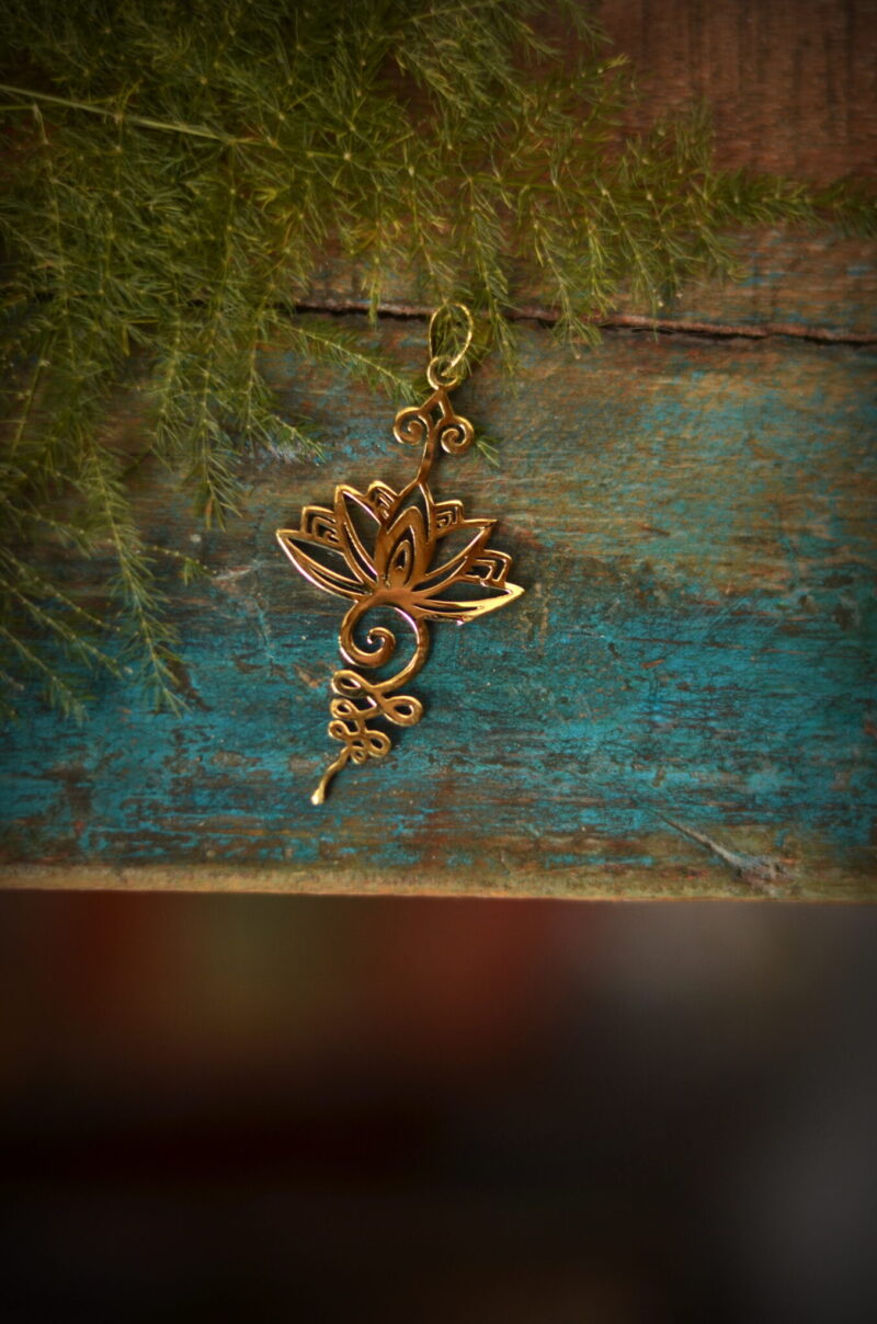 lotus-schmuck-anhänger-messing