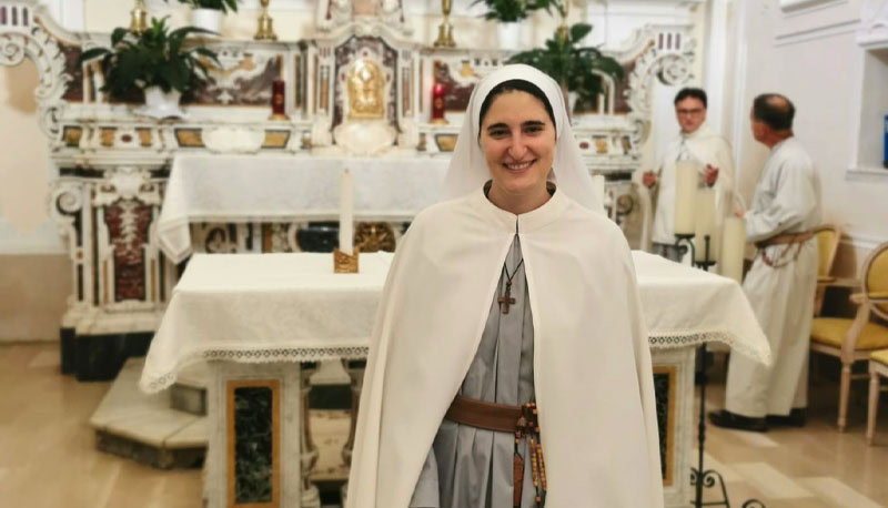 Imagen de la Hermana Roberta Sof&iacute;a con los h&aacute;bitos de monja.