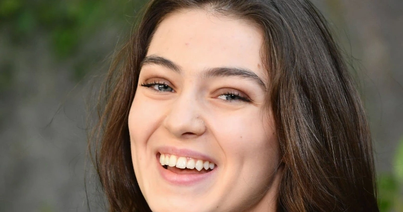 anamaria-vartolomei-dientes-en-2015