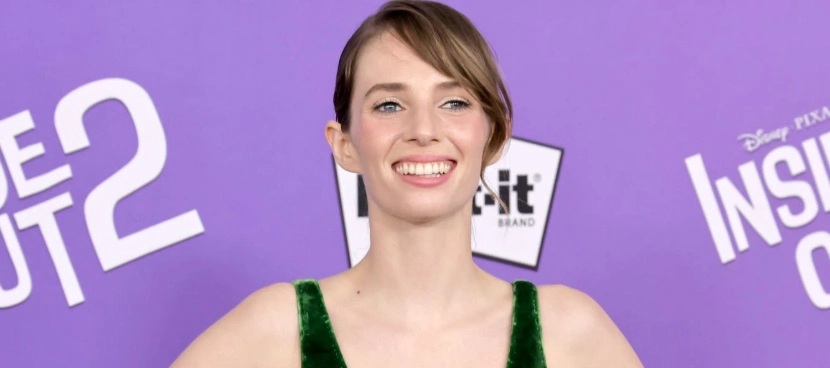 maya-hawke-hollywood-smile
