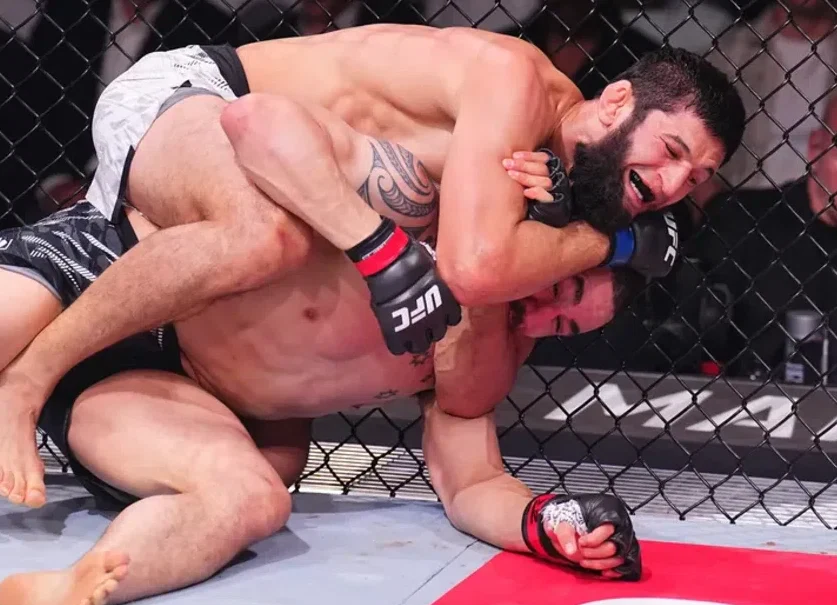robert whittaker teeth accident UFC 308