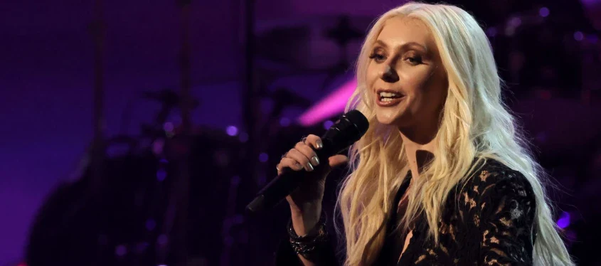 denti-di-taylor-momsen-in-2020
