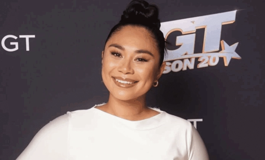 jessica-sanchez-hollywood-smile