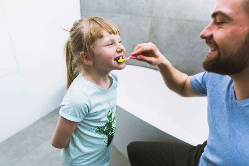 come spazzolare i denti dei bambini
