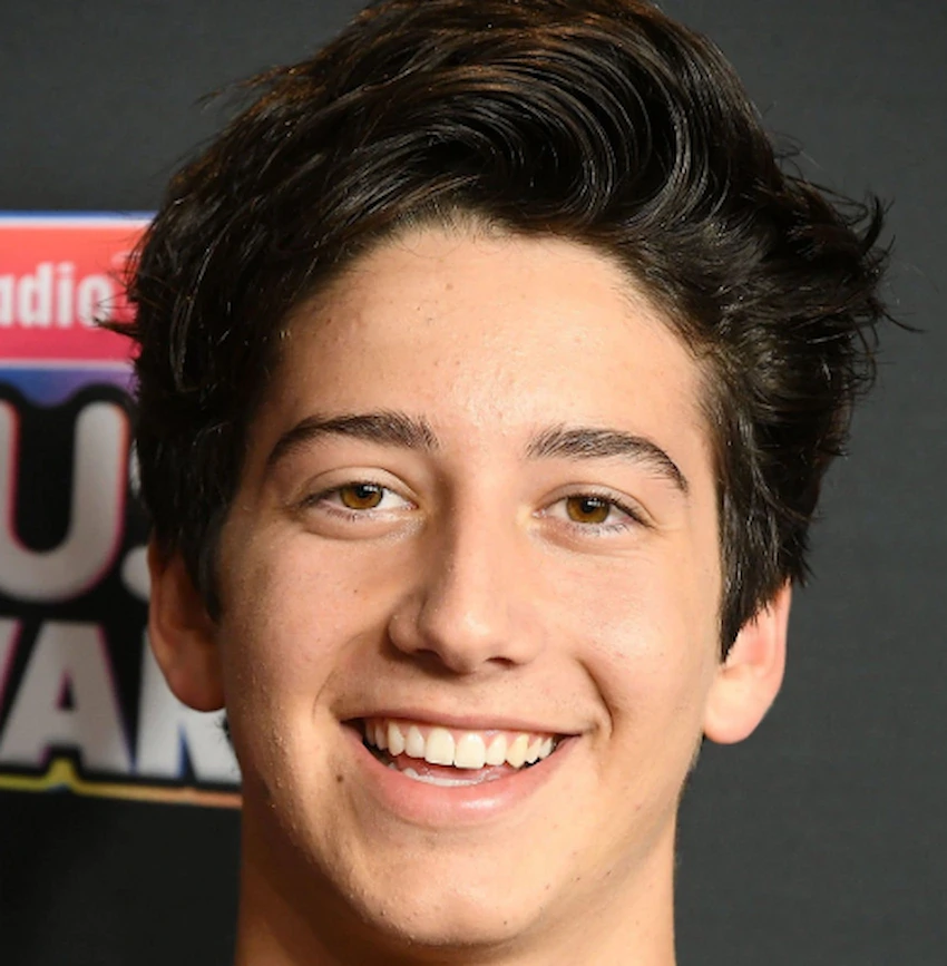 dents de Milo Manheim en 2018