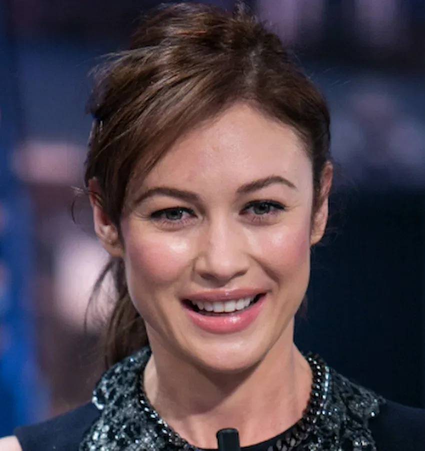 dientes de olga kurylenko 2015