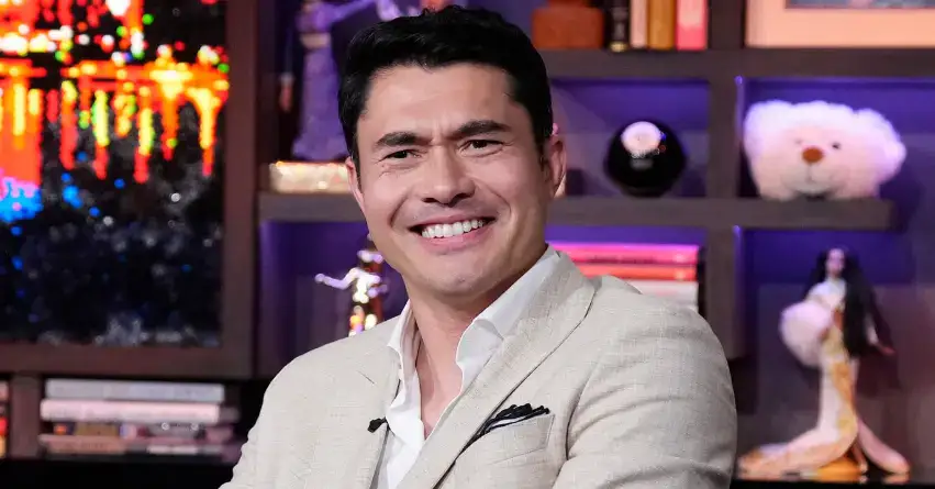 z&acirc;mbet de Hollywood al lui Henry Golding