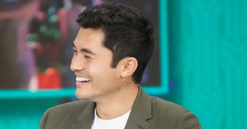 dinții lui Henry Golding &icirc;n 2015