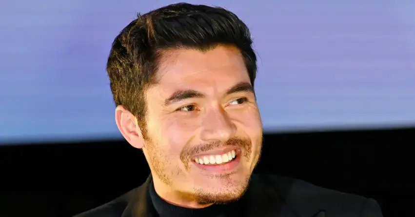 dinții lui Henry Golding &icirc;n 2020