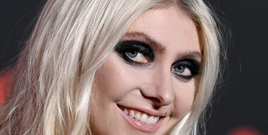 denti-di-taylor-momsen-in-2025