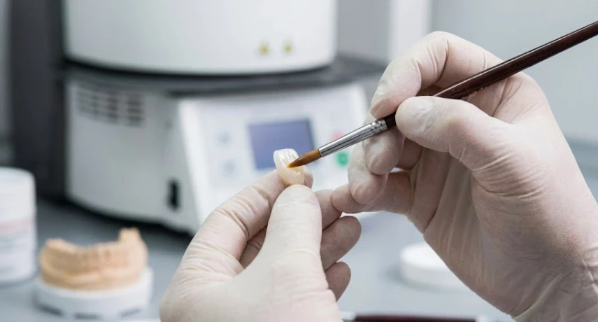 het maken van nieuw porselein in laboratorum