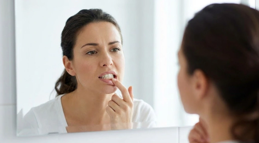 tentativo pericoloso di limare i denti a casa