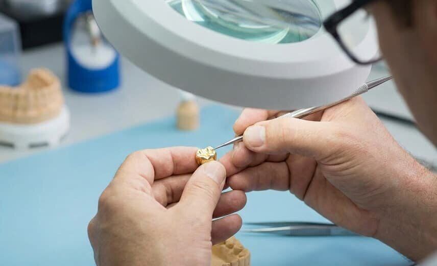 a-dental-technicians-precise-craft