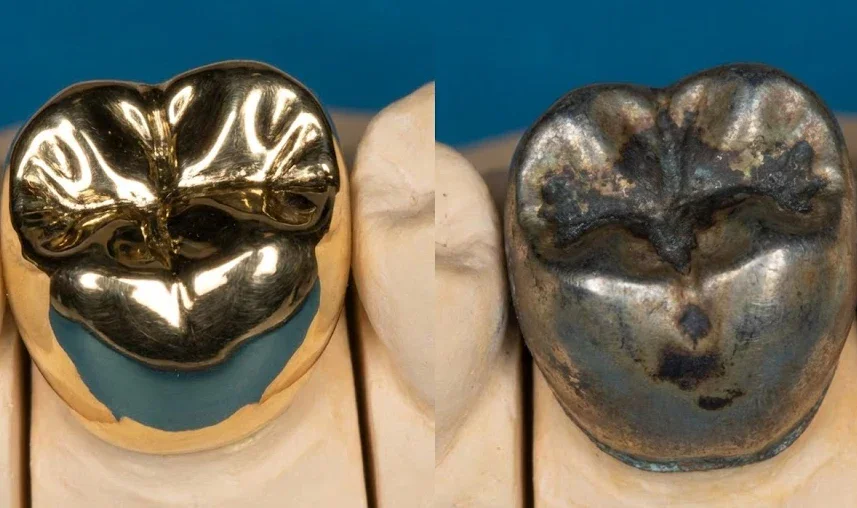 Sammenligning mellem guld og oxideret metal