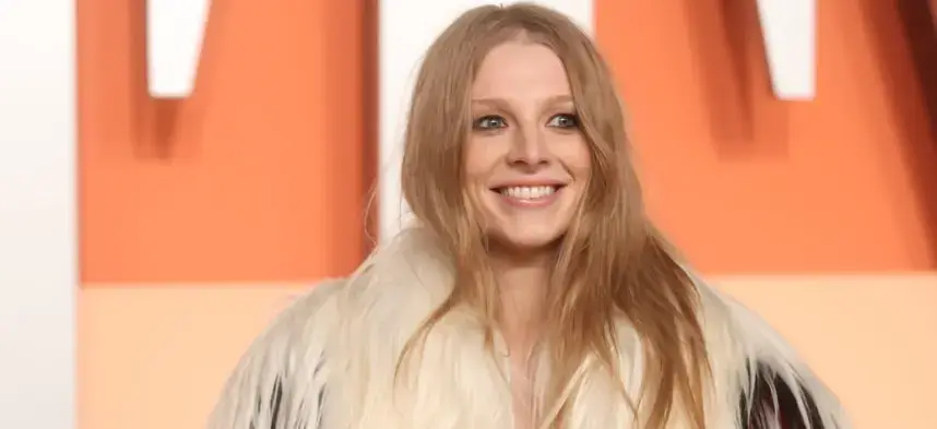 hunter schafer teeth in 2025
