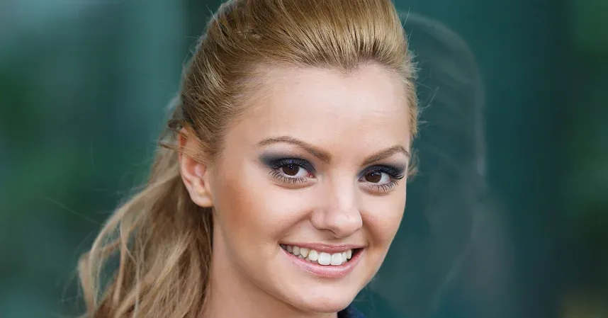 alexandra stan teeth in 2010