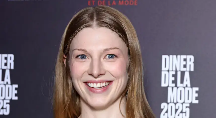 hunter schafer hollywood smile