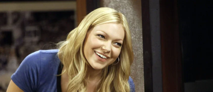 laura-prepon-teeth-in-2010