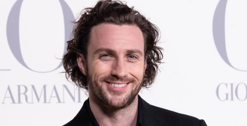 aaron-taylor-hollywood-smile
