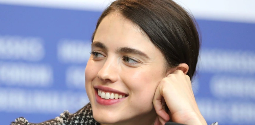 i denti di Margaret Qualley nel 2020