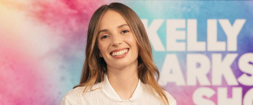 maya-hawke-teeth-in-2025