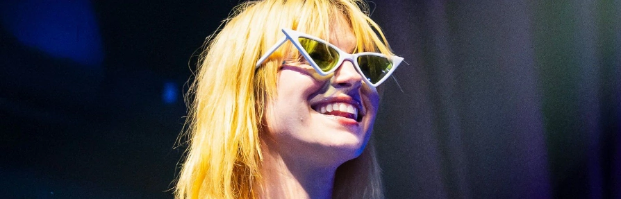 dinții lui hayley williams &icirc;n 2025