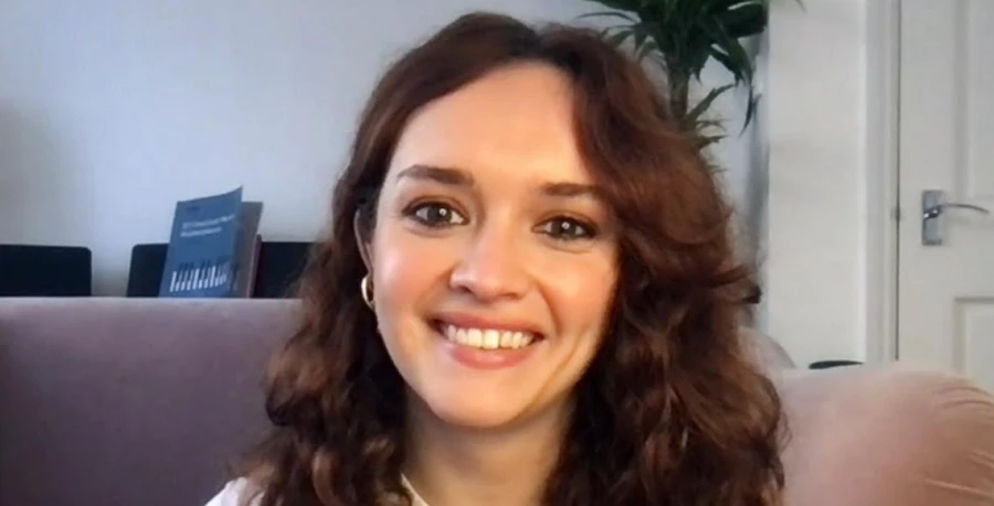 olivia cooke teeth 2010