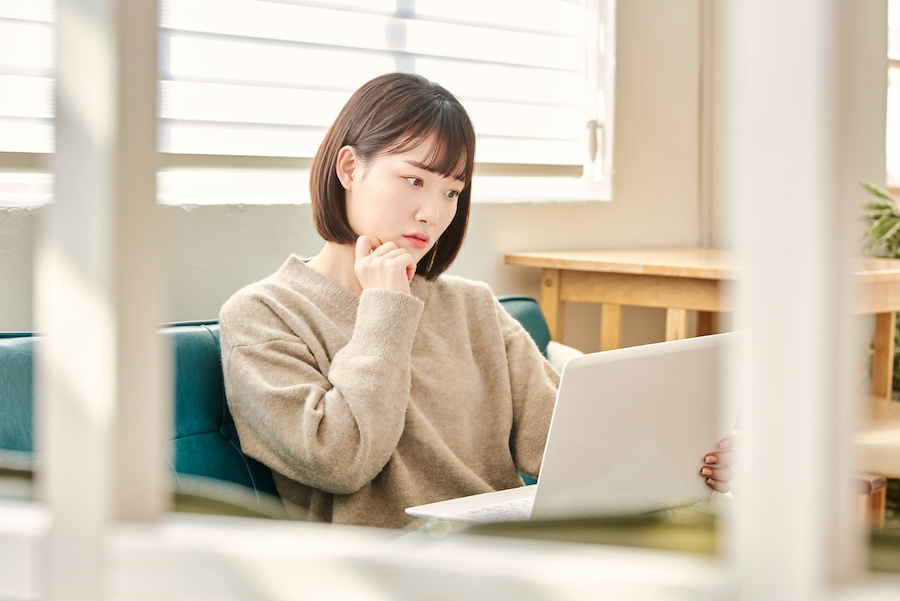 チャットレディの配信は事務所スタッフに監視されている?監視理由や対処法を解説