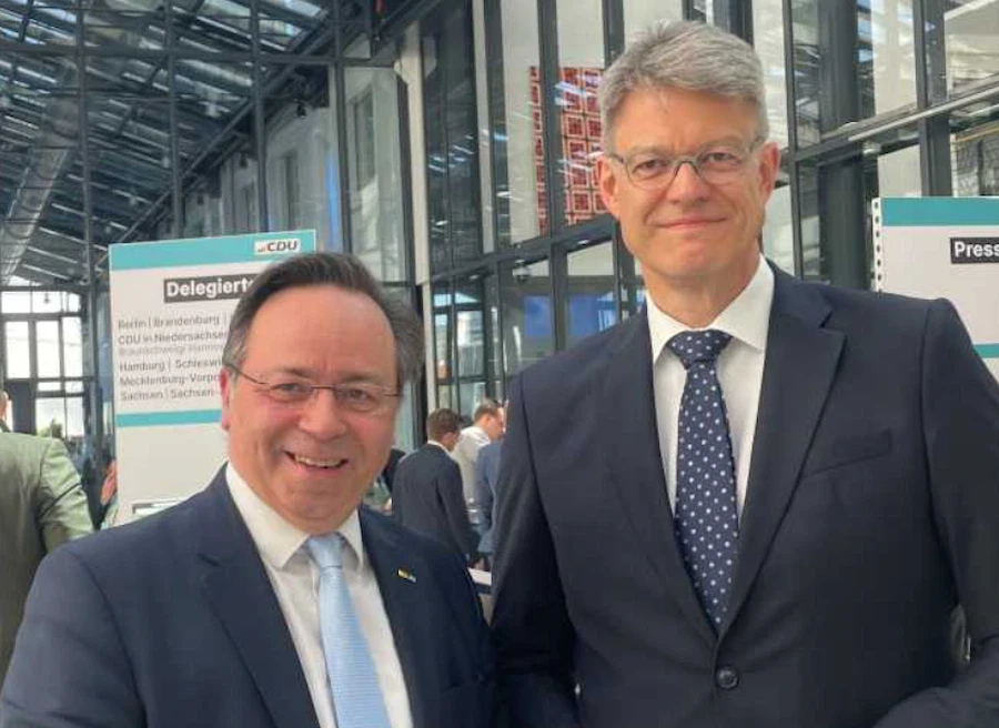 patrick schnieder at istanbul airport