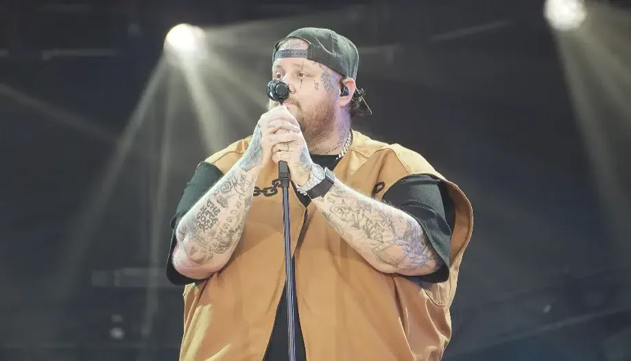 Jelly Roll sacude los Grammy con unas palabras sobre su encuentro con Jesucristo y la Biblia