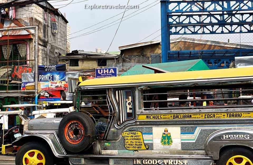 Adventure Ng Paglalakbay sa Jeep Ng Pilipinas - شاحنة متوقفة على جانب مبنى - حافلة