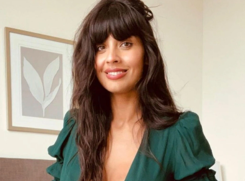 jameela jamil teeth