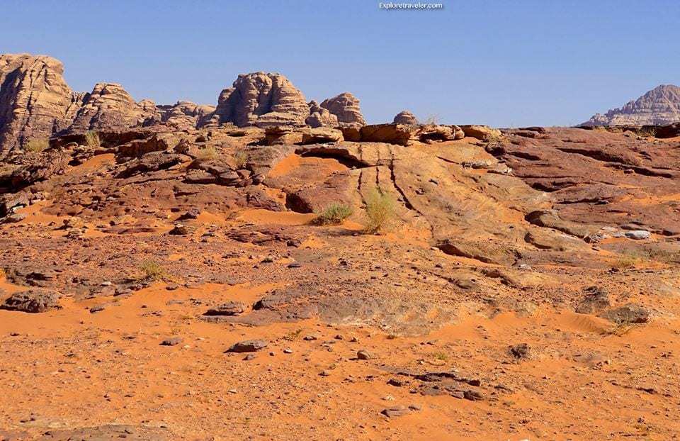 Orang Marikh datang ke bumi di padang pasir Wadi Rum Red di Jordan