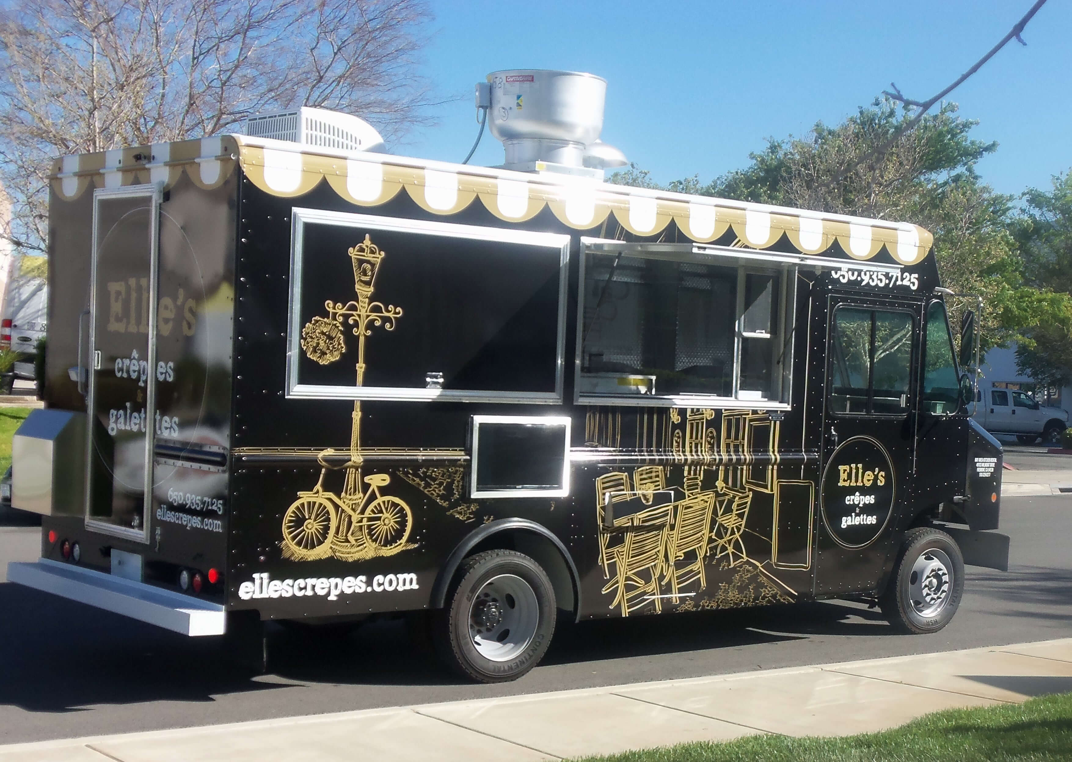 elles-crepe-food-truck Create a unique theme for your food truck