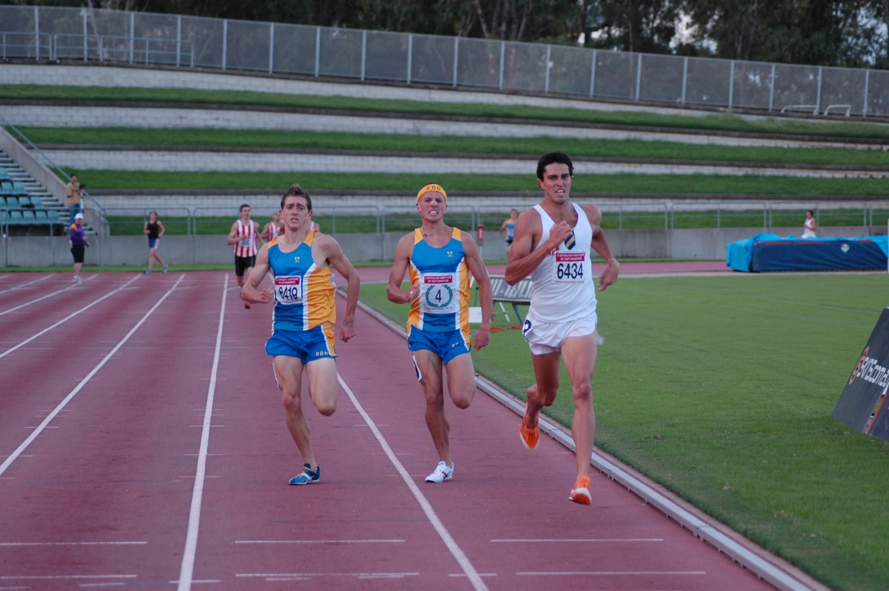 Lachlan Chisholm beats Brad Woods and Jeremy Roff to the line for the 2008 NSW 1500m title