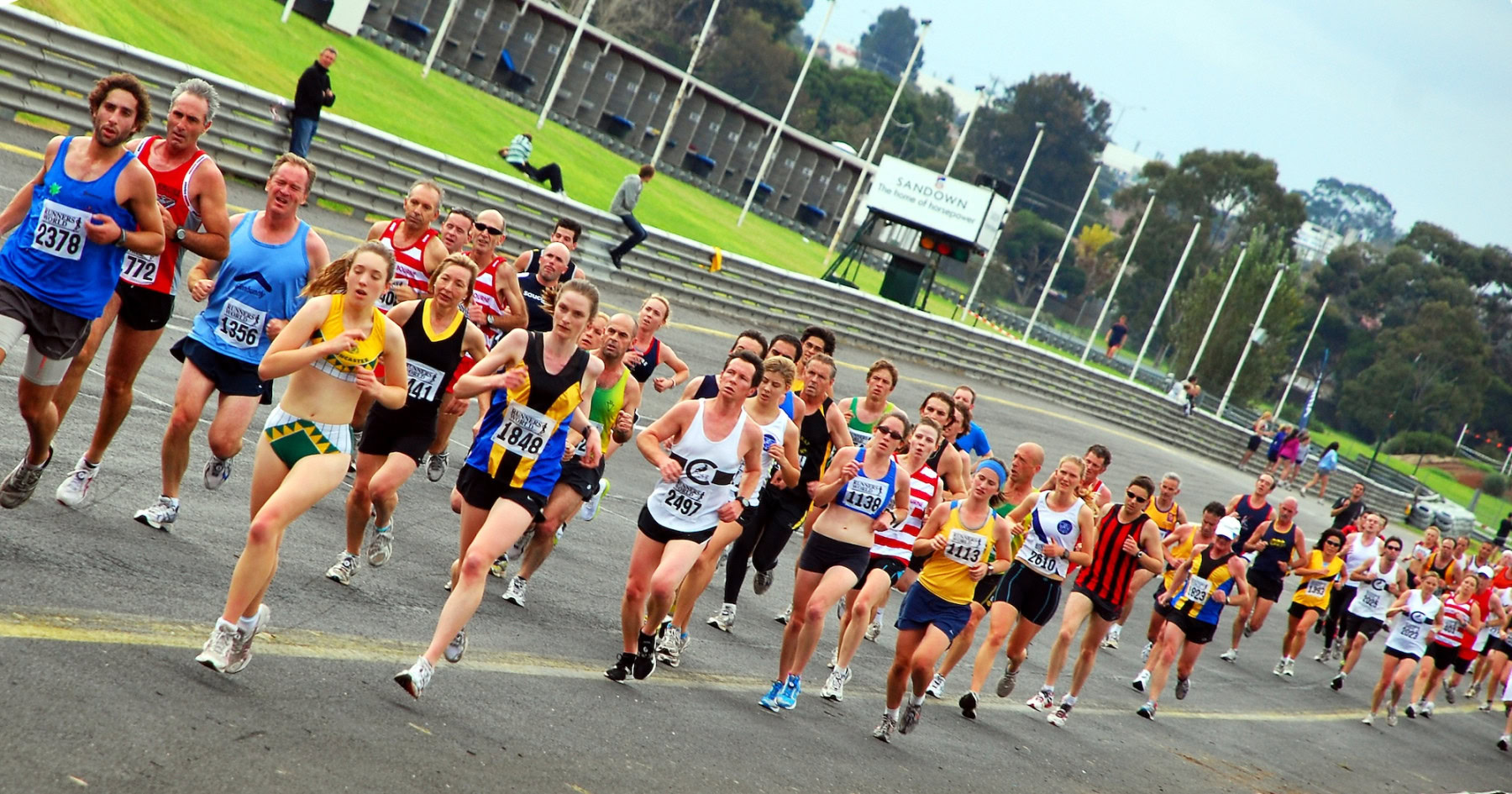 Sandown-Classic-2010_0292_3020x1586_6199002