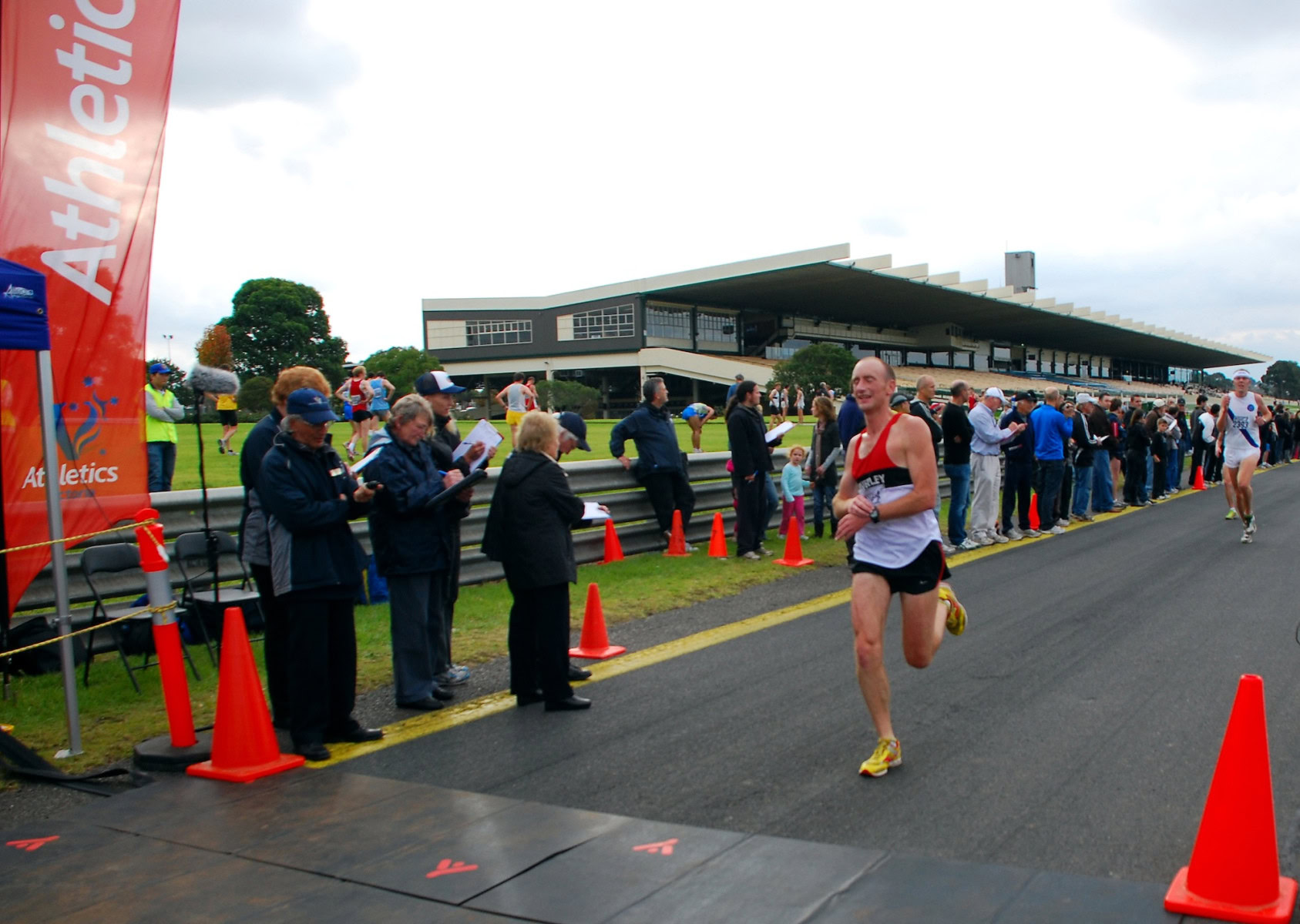 Sandown-Classic-2010_0397_2884x2052_6198937