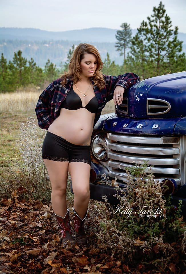 When Should I Take Maternity Photos?