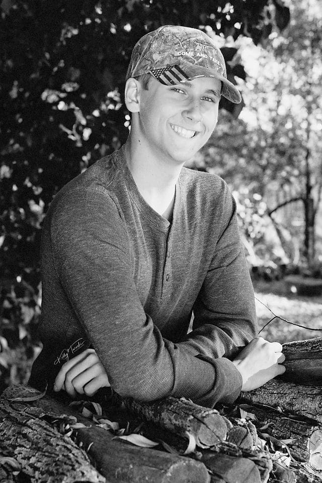 Senior Photo Session with Gage from Lakeside