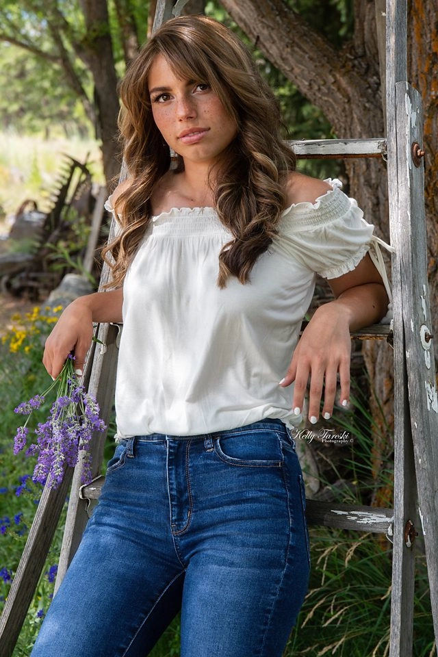 Using a Bounce Light Reflector for Outdoor Photography