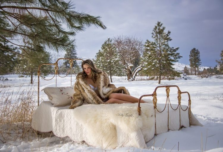 Boudoir-Photography-Spokane-Spokane-Boudoir-Photos-Kelly-Tareski-Photography-30 The Magic of Snowy Photoshoots: How to Shoot in Winter