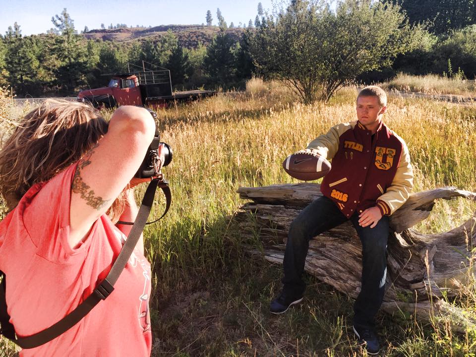 How to Choose a Photographer for Senior Pictures